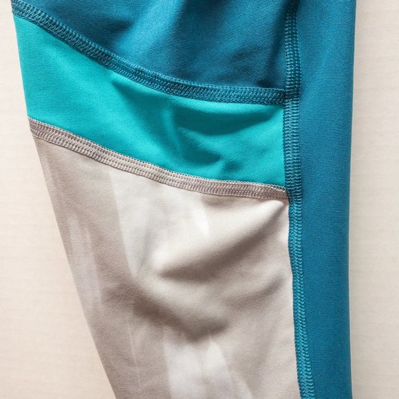 Under Armour M High-Rise Compression Capri Leggings - Picture 2 of 6